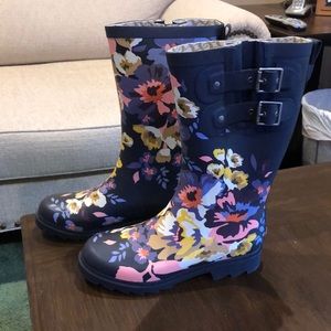 chookA rain boots